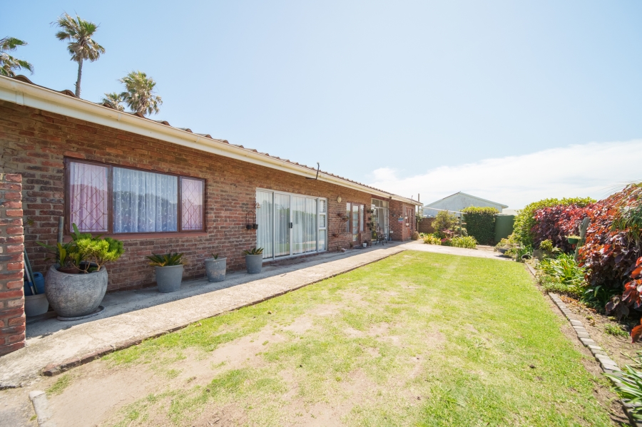 5 Bedroom Property for Sale in Queensberry Bay Eastern Cape
